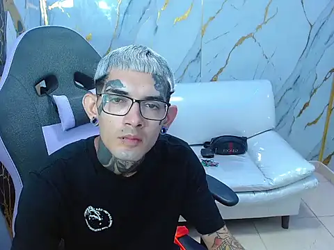 Boy tatto77 online show from 02/13/26, 06:26