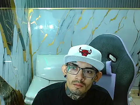 Boy tatto77 online show from 03/24/26, 12:43