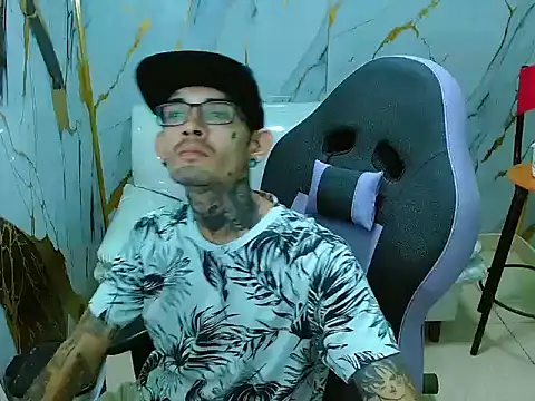 Boy tatto77 online show from 03/31/26, 12:05