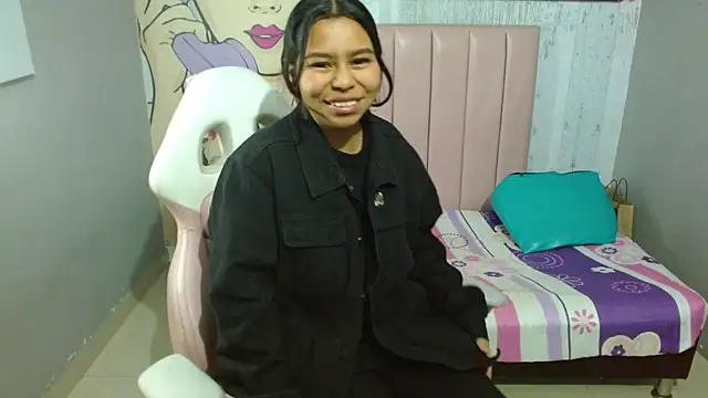 Snapshot of chloe_lust chatting on 12/19/25, 06:31 chloe lust online show from 12/19/25, 06:31