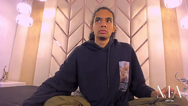 Max Ari online show from 01/11/26, 12:15