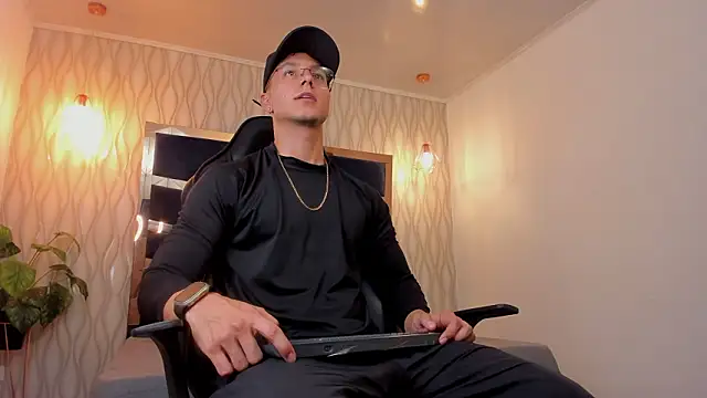 Noah Clarkk online show from 03/23/26, 05:39