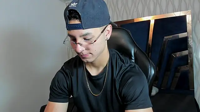 Noah Clarkk online show from 04/20/26, 05:16