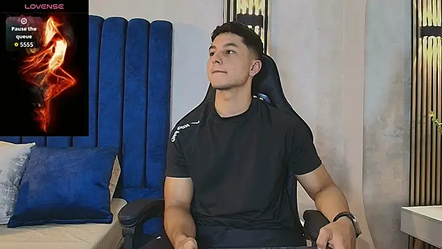 Noah Clarkk online show from 05/26/26, 05:42