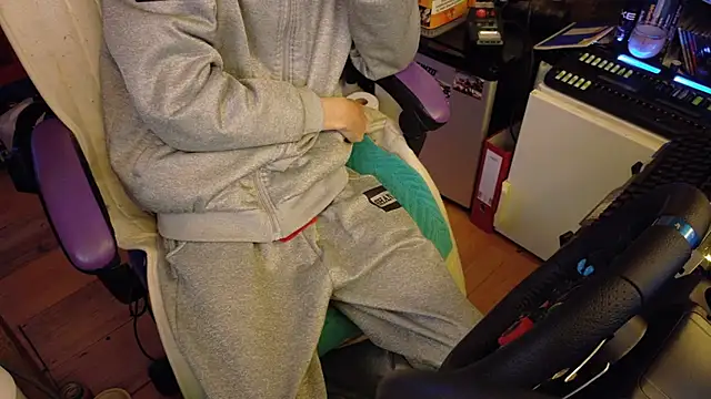 Snapshot of Gay-Versaut chatting on 01/13/26, 11:21 Gay-Versaut online show from 01/13/26, 11:21