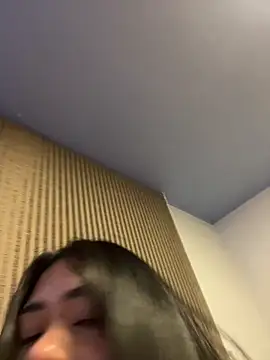 Snapshot of dolcc333 chatting on 12/18/25, 05:02 dolcc333 online show from 12/18/25, 05:02