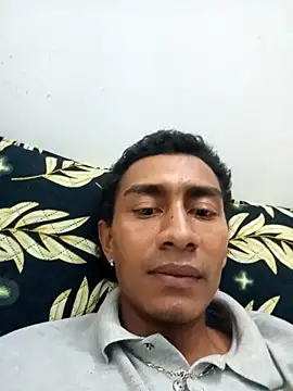 Snapshot of negrito_sexxxo chatting on 12/21/25, 01:07 negrito sexxxo online show from 12/21/25, 01:07