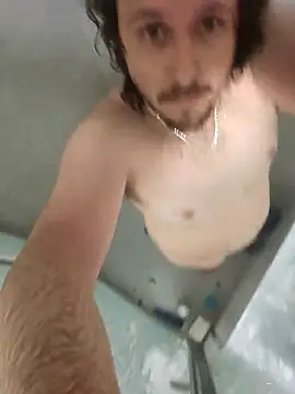 Snapshot of benniiike chatting on 12/18/25, 02:12 benniiike online show from 12/18/25, 02:12