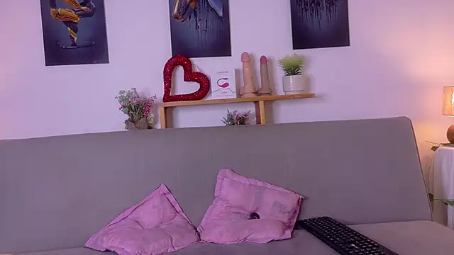 Snapshot of nairagold_ chatting on 04/30/26, 12:06 nairagold online show from 04/30/26, 12:06