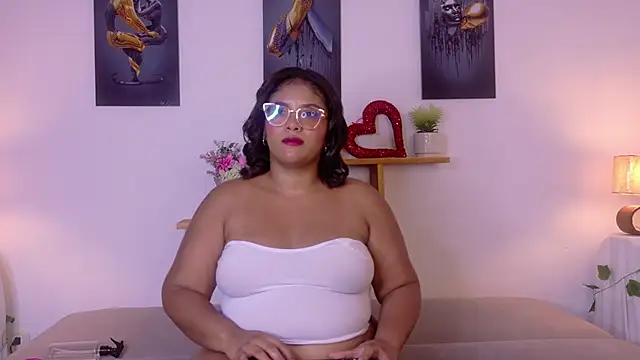 Snapshot of nairagold_ chatting on 05/07/26, 12:49 nairagold online show from 05/07/26, 12:49