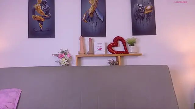 Snapshot of nairagold_ chatting on 05/24/26, 12:37 nairagold online show from 05/24/26, 12:37