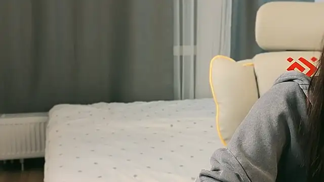 fallin lovee online show from 02/24/26, 09:57