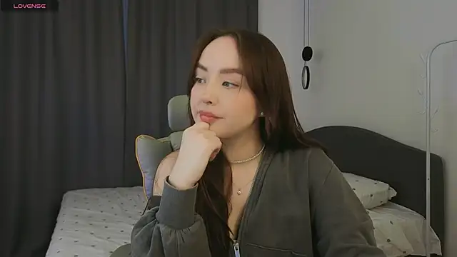 fallin lovee online show from 04/13/26, 01:49