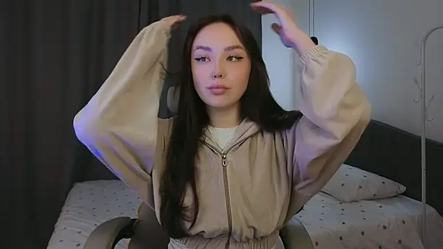 fallin lovee online show from 04/20/26, 02:20