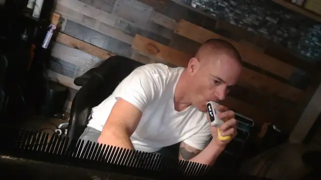 Snapshot of MISTERANDDEMI chatting on 01/08/26, 06:10 MISTERANDDEMI online show from 01/08/26, 06:10