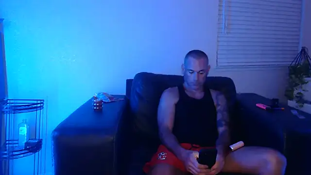 Snapshot of MISTERANDDEMI chatting on 02/07/26, 02:26 MISTERANDDEMI online show from 02/07/26, 02:26