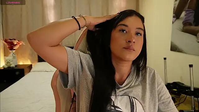 Alannadumont  online show from 04/23/26, 07:49