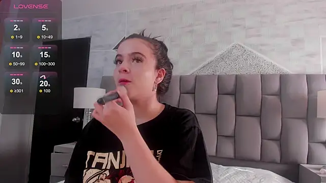 ChannelWhitee  online show from 01/18/26, 08:56