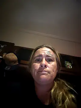 Brokenpixi online show from 12/21/25, 09:44