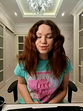 LondonMiley online show from 12/22/25, 07:00