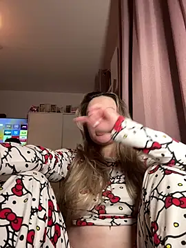 Snapshot of LilyLuck_ chatting on 12/23/25, 12:19 LilyLuck online show from 12/23/25, 12:19