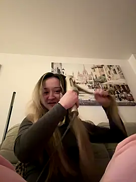 Snapshot of LilyLuck_ chatting on 01/07/26, 09:39 LilyLuck online show from 01/07/26, 09:39