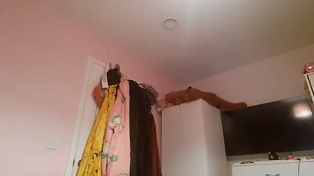 Snapshot of LilyLuck_ chatting on 02/18/26, 04:58 LilyLuck online show from 02/18/26, 04:58