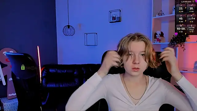 lizzie boom  online show from 12/19/25, 08:16