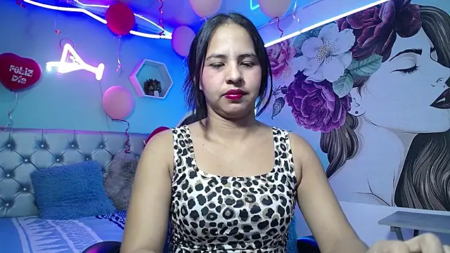 nicol ross19 online show from 02/16/26, 03:02