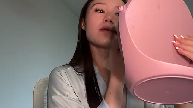 luvvivii online show from 06/23/26, 04:38