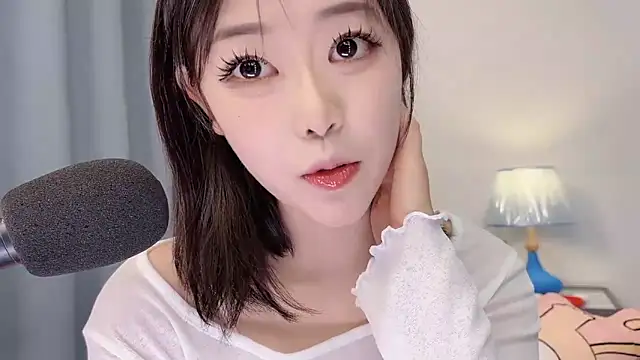 smalldaisy online show from 04/22/26, 03:42