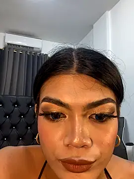 AveryCy online show from 12/19/25, 04:03