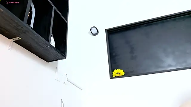 Emilyy05  online show from 04/06/26, 04:32