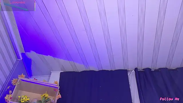 Emilyy05  online show from 04/19/26, 12:33