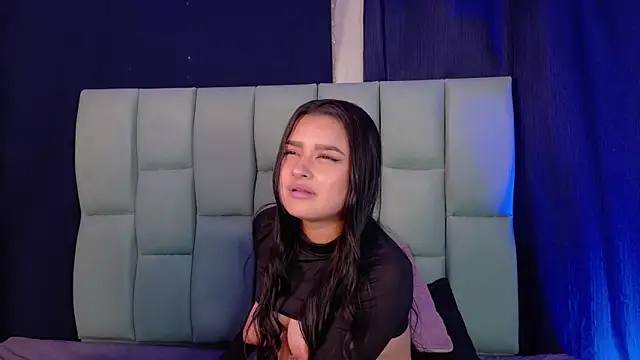 Emilyy05  online show from 04/21/26, 02:51