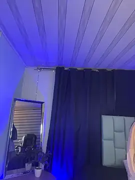 Emilyy05  online show from 06/06/26, 12:16