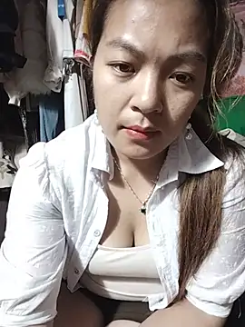 Snapshot of Lucky_cutee chatting on 05/20/26, 03:34 Lucky cutee online show from 05/20/26, 03:34