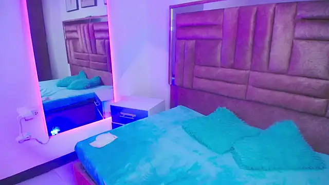 Atenea Luxx online show from 04/18/26, 02:59