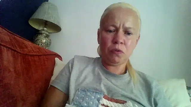 Snapshot of jennyblondeuk chatting on 07/20/26, 06:43 jennyblondeuk online show from 07/20/26, 06:43