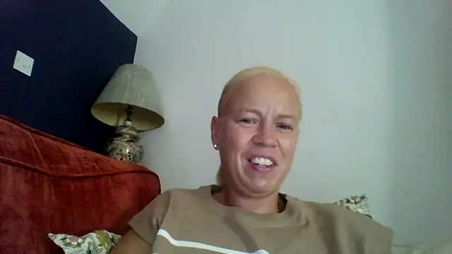Snapshot of jennyblondeuk chatting on 07/23/26, 05:00 jennyblondeuk online show from 07/23/26, 05:00
