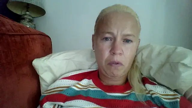Snapshot of jennyblondeuk chatting on 07/24/26, 05:44 jennyblondeuk online show from 07/24/26, 05:44