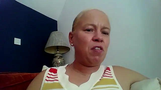 Snapshot of jennyblondeuk chatting on 07/25/26, 02:36 jennyblondeuk online show from 07/25/26, 02:36