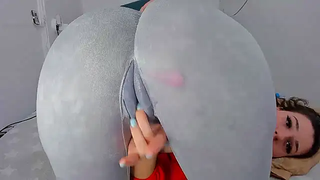 RedAssHottie online show from 02/07/25, 07:07