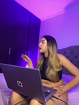 cute emmma online show from 03/31/26, 12:45