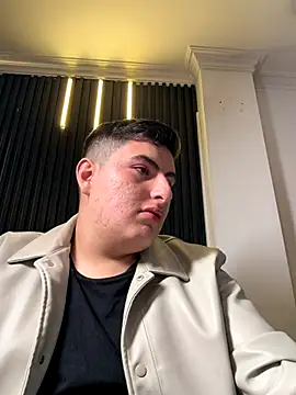 Snapshot of Agustindelarosa_ chatting on 12/20/25, 09:44 Agustindelarosa online show from 12/20/25, 09:44