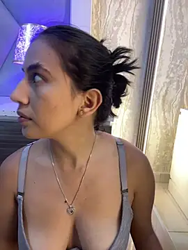 Laylaa- online show from 01/11/26, 02:49