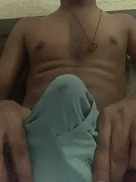 Rahulkumaro1 online show from 04/17/26, 03:04