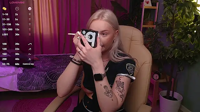 Leslie Caronn online show from 04/23/26, 07:41