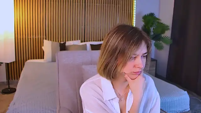 EmeraldGlow online show from 04/16/26, 09:39