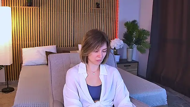 EmeraldGlow online show from 04/20/26, 03:04